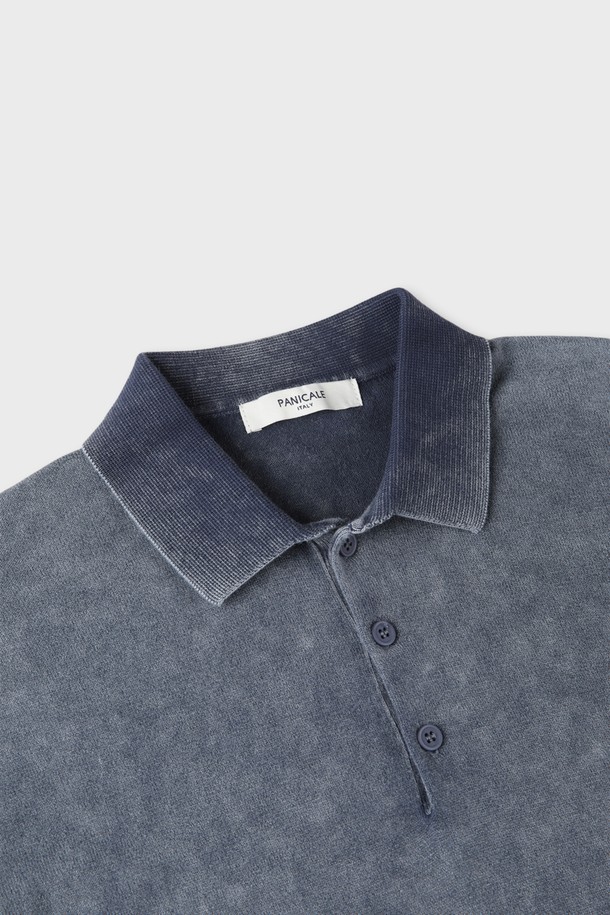 빈티지 워싱 폴로 니트 M-QNIT07은 남성용 상의로, 여름과 간절기에 적합한 슬림핏 반소매 니트입니다. 부드러운 면 소재로 제작되어 가볍고 쾌적한 착용감을 선사하며, 빈티지한 워싱 처리로 클래식, 캐주얼, 미니멀 스타일을 모두 아우릅니다. 폴로넥과 3버튼 디자인이 특징이며, 데이트룩, 카페룩 등 다양한 TPO에 활용 가능합니다. 그레이, 블루 두 가지 색상으로 제공되며, 데님 팬츠나 리넨 소재와 매치하여 멋스러운 스타일을 연출할 수 있습니다. 신축성이 좋아 활동성이 뛰어나며, 골지 패턴으로 포인트를 더했습니다.
