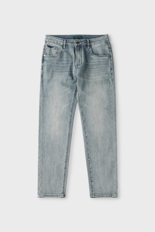 부드러운 촉감과 뛰어난 신축성을 자랑하는 M-QJEAN14 데님 진입니다. 은은한 워싱과 뒷 포켓 절개 디테일이 돋보이며, 캐주얼한 스타일을 연출하기 좋습니다. 레귤러핏, 슬림핏, 스트레이트 핏으로 다양한 핏을 제공하며, 6포켓 디자인으로 실용성을 더했습니다.
