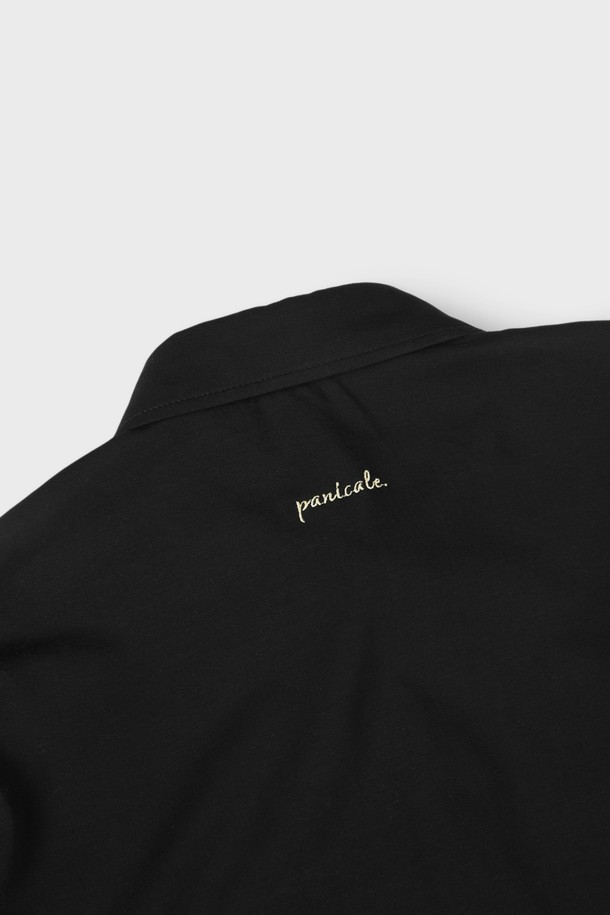 로고 포인트 저지 셔츠 D-QCSH13는 남성용 저지 셔츠입니다. 네이비와 아이보리 두 가지 색상으로 출시되었으며, 여름철 캐주얼 스타일 연출에 적합합니다. 부드러운 촉감의 면, 스판덱스 혼방 소재로 제작되어 편안한 착용감을 제공하며, 신축성이 우수합니다. 슬림핏 라운드넥 디자인에 PANICALE 로고 프린팅으로 포인트를 더했으며, 얇은 두께로 레이어드하여 다양한 스타일을 연출할 수 있습니다. 미니멀하고 베이직한 디자인으로 데일리룩에 활용하기 좋습니다.
