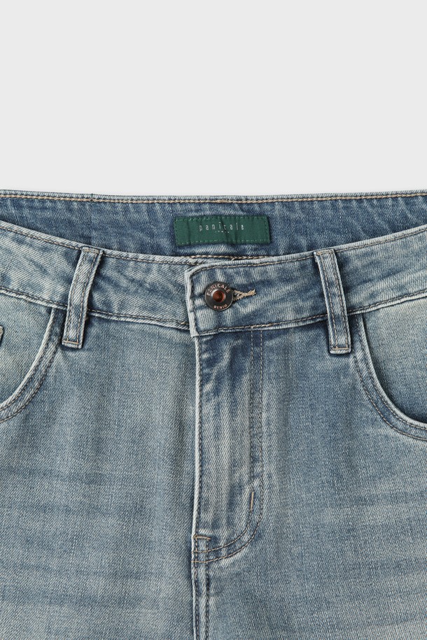 부드러운 촉감과 뛰어난 신축성을 자랑하는 M-QJEAN14 데님 진입니다. 은은한 워싱과 뒷 포켓 절개 디테일이 돋보이며, 캐주얼한 스타일을 연출하기 좋습니다. 레귤러핏, 슬림핏, 스트레이트 핏으로 다양한 핏을 제공하며, 6포켓 디자인으로 실용성을 더했습니다.
