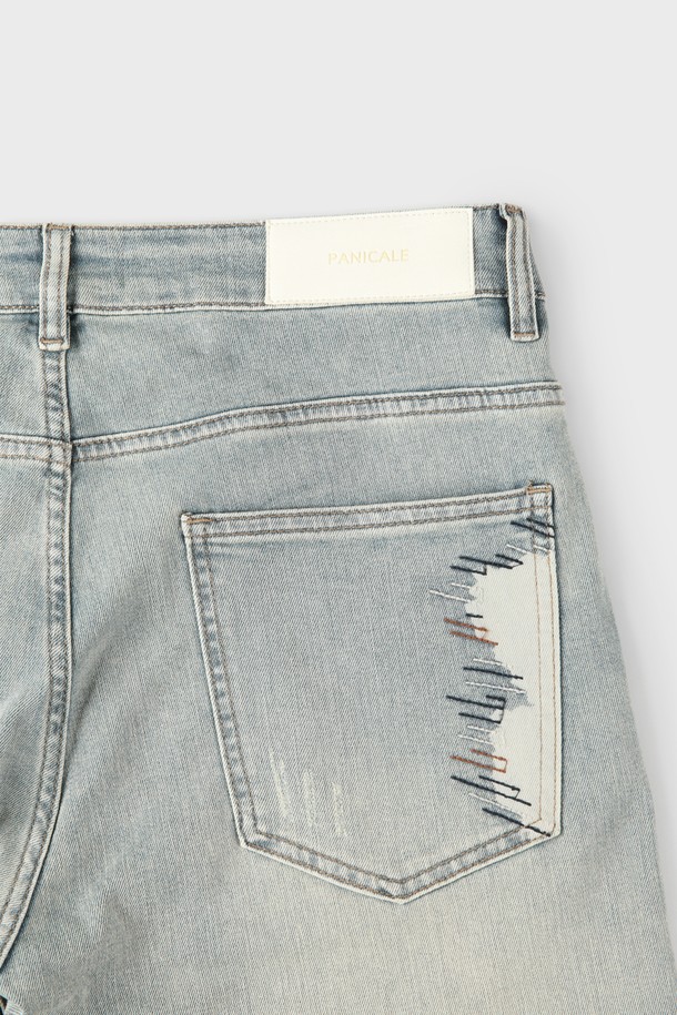 라이트블루 스티치 데님 진 M-QJEAN09는 남성을 위한 데일리 청바지입니다. 봄, 여름, 가을 계절에 적합하며, 캐주얼, 베이직 스타일을 연출할 수 있습니다. 레귤러 슬림 핏으로 제작되었으며, 부드러운 촉감이 특징입니다. 워싱과 스티치 패턴, 5포켓 디자인과 배색 스티치 디테일로 포인트를 더했습니다. 쇼핑룩, 카페룩과 같은 TPO, 캐주얼, 미니멀 스타일을 선호하는 분들께 추천합니다.
