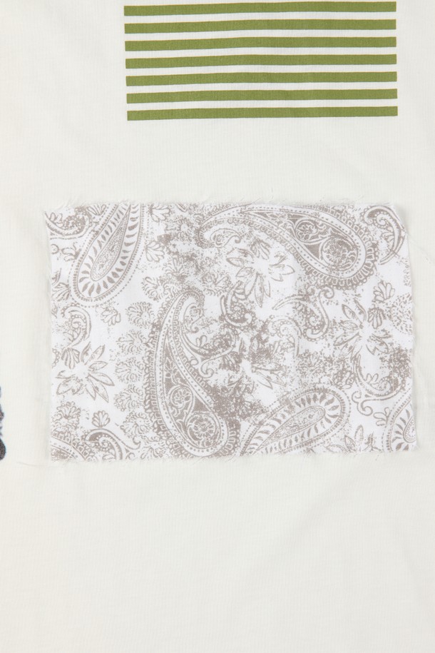 패치워크 코튼 티셔츠 F-QTEE03은 화이트와 차콜 두 가지 색상으로 출시된 남성용 반소매 티셔츠입니다. 부드러운 면 소재로 제작되어 편안한 착용감을 선사하며, 신축성이 있어 활동성을 높였습니다. 다채로운 패턴과 컬러의 패치워크 디자인, 슬림핏, 라운드넥으로 캐주얼한 스타일을 연출하며, 데일리룩으로 활용하기 좋습니다.
