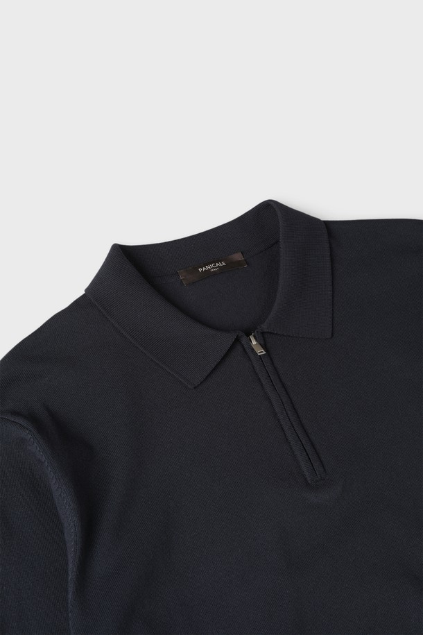 "반집업 폴로 니트 M-QNIT52"는 부드러운 촉감의 비스코스와 폴리에스터 혼방 소재로 제작된 남성용 반집업 폴로 니트입니다. 슬림핏 디자인에 긴 소매와 골지 패턴, 클래식한 카라 디자인이 특징이며, 다양한 스타일 연출이 가능합니다. 화이트, 그레이, 네이비, 차콜, 블랙 등 5가지의 다채로운 컬러로 출시되어 취향에 맞게 선택할 수 있습니다. 데일리룩, 이너웨어뿐만 아니라 출근룩, 비즈니스 캐주얼에도 활용하기 좋은 활용도 높은 아이템입니다. 신축성이 좋아 편안한 착용감을 선사합니다.
