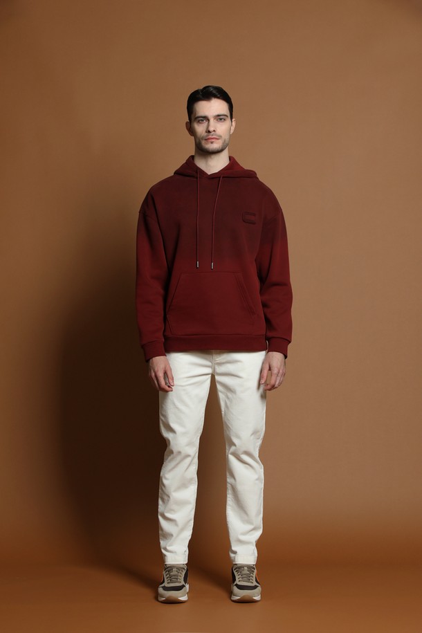 레귤러슬림핏 코듀로이 팬츠 M-QCPT51는 남성용 바지로, 가을과 겨울에 따뜻하게 입을 수 있습니다. 부드러운 촉감의 화이트 컬러 코듀로이 소재로 제작되어 캐주얼하고 베이직한 스타일을 연출합니다. 레귤러핏과 슬림핏을 결합하여 편안하면서도 세련된 핏을 제공하며, 일자 실루엣으로 깔끔하게 떨어집니다. 두께감이 있어 겨울철에도 따뜻하게 착용 가능하며, 다양한 상의와 매치하여 미니멀, 클래식 스타일을 연출하기 좋습니다.
