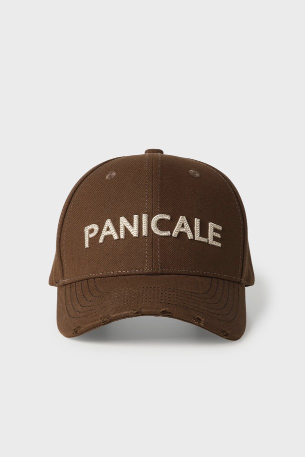 빈티지 로고 볼캡 M-QCAP01은 브라운 컬러의 면 소재 볼캡입니다. 봄, 여름, 가을 계절에 착용하기 좋으며, 일상생활과 산책룩에 잘 어울리는 캐주얼 & 미니멀 스타일의 제품입니다. 모자 깊이는 일반적이며, 부드러운 촉감과 일반 챙 넓이로 편안한 착용감을 선사합니다. 로고 프린팅이 빈티지한 느낌을 더해 포인트를 줍니다.
