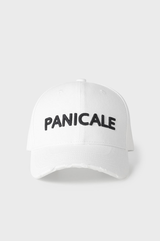 빈티지 로고 볼캡 M-QCAP01은 남녀 공용으로 착용 가능한 볼캡입니다. 봄, 여름, 가을 계절에 어울리는 면 소재의 부드러운 촉감과 일반적인 깊이 및 챙 넓이를 가지고 있습니다. 캐주얼, 미니멀, 클래식 스타일의 의상에 잘 어울리며, 여행룩이나 산책룩에 포인트를 줄 수 있습니다. 화이트 컬러에 빈티지한 로고 디자인이 특징입니다. 데일리룩에 편안함과 스타일을 더해보세요.
