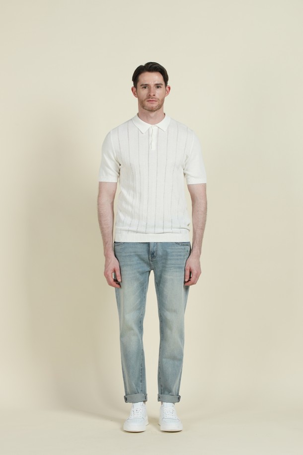 페인트 워싱 데님 진 M-QJEAN12는 남성용 데님 팬츠로, 캐주얼한 스타일을 연출하기 좋습니다. 부드러운 촉감과 신축성 좋은 면, 폴리에스터, 비스코스, 스판덱스 혼방 소재로 제작되어 편안한 착용감을 제공하며, 레귤러핏 또는 슬림핏으로 폭넓은 핏을 선택할 수 있습니다. 은은한 워싱과 페인트 디테일, 5포켓 디자인이 특징이며, 여름, 간절기, 겨울까지 활용 가능한 실용적인 아이템입니다.
