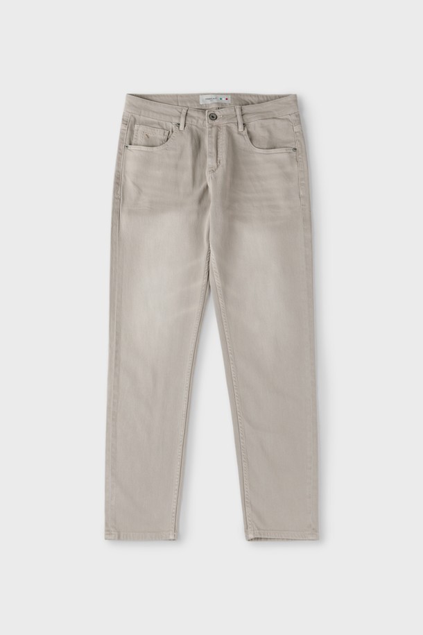 베이지 라이트워시 데님 진 M-QJEAN08은 남성용 데님 진으로, 부드러운 촉감과 유연성을 자랑합니다. 캐주얼하고 베이직한 스타일을 연출하며, 봄, 여름, 가을, 겨울 사계절 모두 착용 가능합니다. 은은한 라이트 워싱과 5포켓 디자인으로 포인트를 더했고, 레귤러 슬림핏으로 편안하면서도 세련된 핏을 선사합니다. 면, 리오셀, 폴리에스테르, 스판 혼방 소재로 제작되어 신축성이 뛰어나 활동성이 좋습니다. 데이트룩, 카페룩, 캐주얼, 미니멀, 클래식 등 다양한 스타일에 활용할 수 있습니다.
