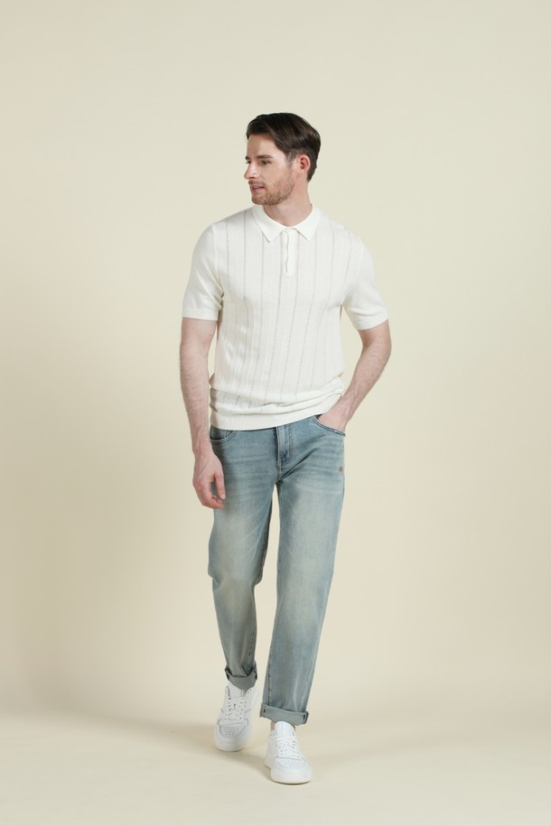 페인트 워싱 데님 진 M-QJEAN12는 남성용 데님 팬츠로, 캐주얼한 스타일을 연출하기 좋습니다. 부드러운 촉감과 신축성 좋은 면, 폴리에스터, 비스코스, 스판덱스 혼방 소재로 제작되어 편안한 착용감을 제공하며, 레귤러핏 또는 슬림핏으로 폭넓은 핏을 선택할 수 있습니다. 은은한 워싱과 페인트 디테일, 5포켓 디자인이 특징이며, 여름, 간절기, 겨울까지 활용 가능한 실용적인 아이템입니다.
