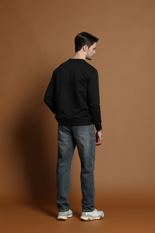 M-QJEAN50 릴렉스핏 워싱 데님 팬츠는 남성 고객을 위한 캐주얼 스타일의 데님 팬츠입니다. 봄, 가을에 적합하며, 데이트룩과 봄 소풍룩에 어울리는 아이템입니다. 릴렉스 핏으로 편안한 착용감을 제공하며, 워싱 디테일이 돋보이는 디자인입니다. 미니멀, 클래식 스타일을 선호하는 분들께 추천합니다.
