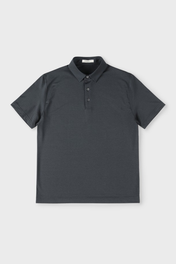 에어로쿨 스트레치 폴로 셔츠 D-QTEE16은 남성용 폴로 셔츠입니다. HYOSUNG(효성) aerocool 기능성 원단을 사용하여 흡습, 냉감, 통기, 속건 기능이 뛰어나 여름철 스포츠 활동이나 일상에서 쾌적하게 착용할 수 있습니다. 클로버 형태의 이형 단면 구조와 잠재권축사 가공으로 부드러운 촉감을 선사하며, 베이직하고 클래식한 스타일을 연출합니다. 슬림핏, 레귤러핏, 오버핏으로 다양한 핏을 선택할 수 있으며, 반소매, 레귤러 기장의 그레이 색상 무지 폴로 셔츠입니다.
