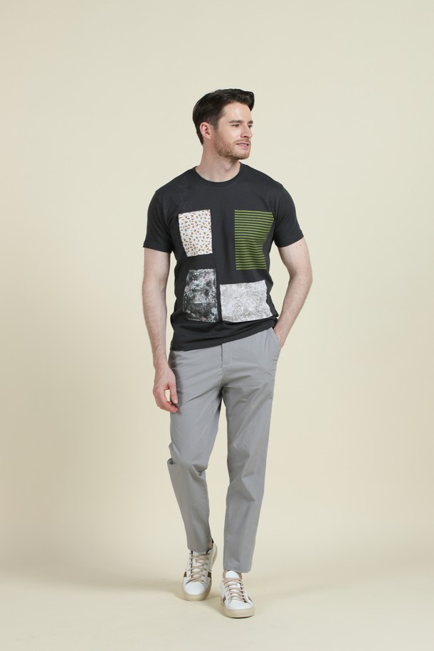 패치워크 코튼 티셔츠 F-QTEE03은 남성을 위한 캐주얼 스타일의 반소매 티셔츠입니다. 차콜과 화이트 두 가지 색상으로 제공되며, 부드러운 면 소재에 신축성을 더해 편안한 착용감을 선사합니다. 다채로운 패턴과 컬러의 패치워크 디자인과 단정한 라운드넥으로 제작되어 다양한 하의와 멋스럽게 매치할 수 있습니다.
