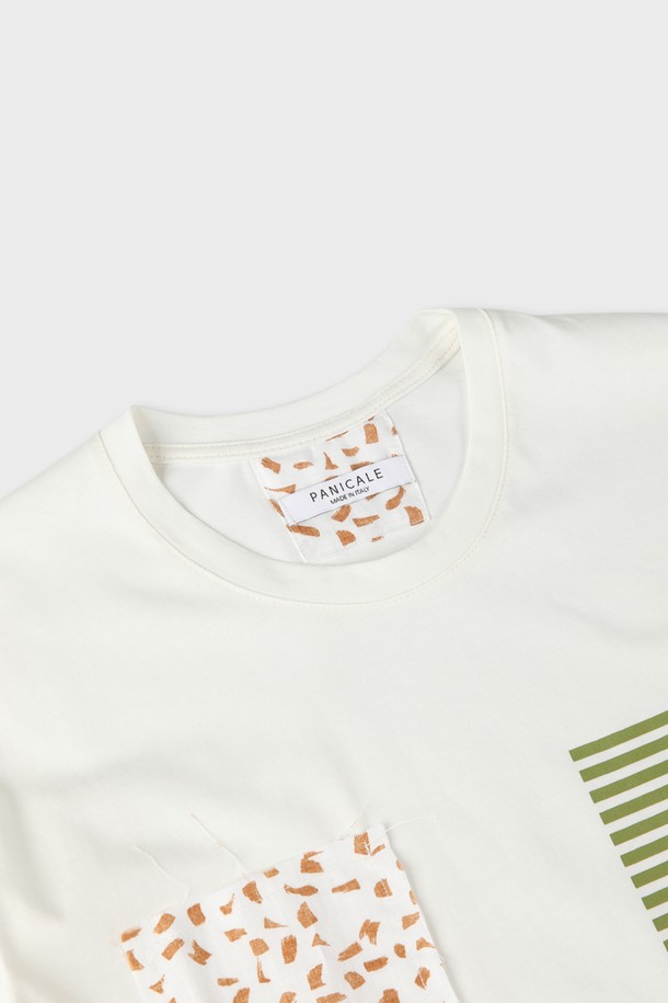 패치워크 코튼 티셔츠 F-QTEE03은 화이트와 차콜 두 가지 색상으로 출시된 남성용 반소매 티셔츠입니다. 부드러운 면 소재로 제작되어 편안한 착용감을 선사하며, 신축성이 있어 활동성을 높였습니다. 다채로운 패턴과 컬러의 패치워크 디자인, 슬림핏, 라운드넥으로 캐주얼한 스타일을 연출하며, 데일리룩으로 활용하기 좋습니다.
