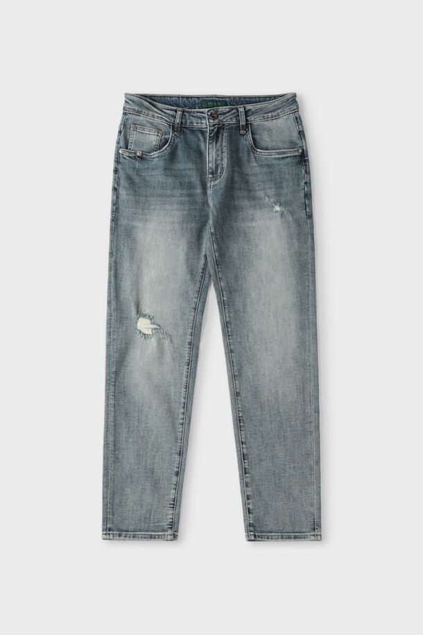 **디스트레스드 워싱 데님 진 M-QJEAN13**은 남성용 데님 진으로, 캐주얼한 스타일을 연출하기에 좋습니다. 부드러운 촉감의 면, 리오셀, 폴리에스터, 스판 혼방 소재에 은은한 워싱과 디스트레스드 디테일이 더해져 유니크한 디자인을 완성합니다. 슬림, 레귤러, 스트레이트 핏으로 다양한 체형에 맞춰 선택 가능하며, 5포켓 디자인으로 실용성을 더했습니다.
