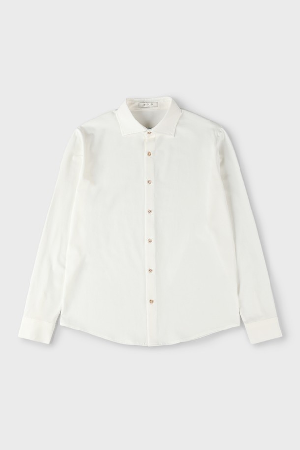 로고 포인트 저지 셔츠 D-QCSH13은 부드러운 촉감의 면과 스판덱스 혼방 소재로 제작되어 편안한 착용감을 선사합니다. 슬림핏으로 깔끔하게 떨어지는 실루엣이 특징이며, 간절기와 여름철에 활용하기 좋은 얇은 두께감입니다. 뒷목 부분에는 PANICALE 로고 프린팅으로 포인트를 주어 캐주얼하고 단정한 스타일을 연출할 수 있습니다. 아이보리 컬러로 어떤 하의에도 잘 어울리며, 데일리룩 또는 레이어드하여 다양한 스타일을 연출하기 좋습니다. 동네 마실룩, 캐주얼, 미니멀, 클래식 스타일을 즐겨 입는 분들께 추천합니다.
