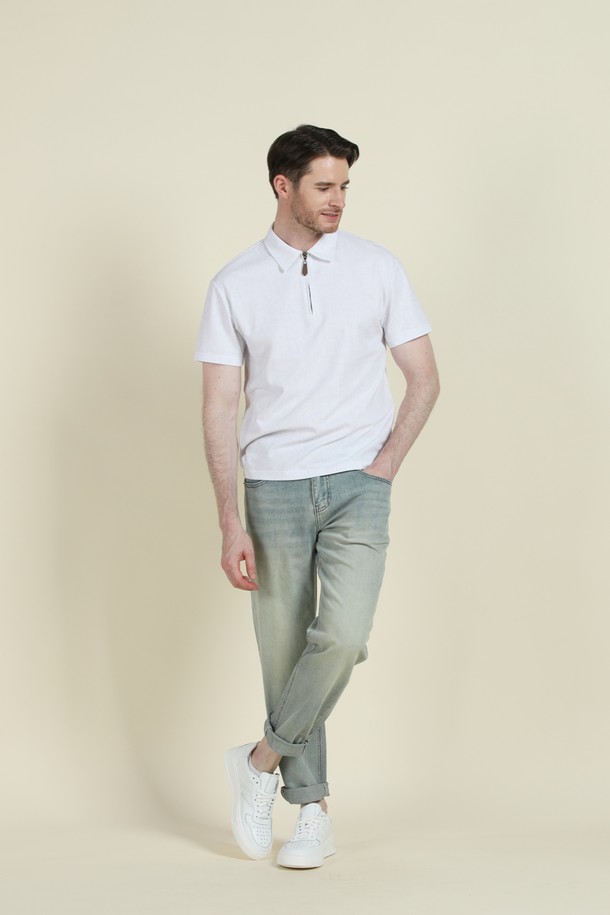 라이트블루 배색 스티치 데님 진 M-QJEAN10은 캐주얼, 미니멀, 클래식 스타일을 즐기는 남성을 위한 데님 진(진)입니다. 여름, 간절기, 겨울, 계절에 구애받지 않고 일상에서 편안하게 착용할 수 있습니다. 은은한 워싱과 포켓 배색 스티치가 돋보이며, 5포켓 디자인으로 실용성을 더했습니다. 레귤러 슬림핏으로 떨어지는 핏에 신축성 좋은 면, 폴리에스터, 스판 혼방 소재로 제작되어 부드러운 촉감을 선사합니다. 동네 마실룩이나 데이트룩에 활용하여 멋스러운 스타일을 연출해 보세요.
