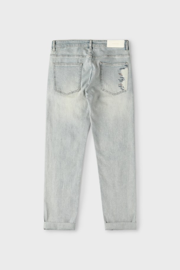 라이트블루 스티치 데님 진 M-QJEAN09는 남성을 위한 데일리 청바지입니다. 봄, 여름, 가을 계절에 적합하며, 캐주얼, 베이직 스타일을 연출할 수 있습니다. 레귤러 슬림 핏으로 제작되었으며, 부드러운 촉감이 특징입니다. 워싱과 스티치 패턴, 5포켓 디자인과 배색 스티치 디테일로 포인트를 더했습니다. 쇼핑룩, 카페룩과 같은 TPO, 캐주얼, 미니멀 스타일을 선호하는 분들께 추천합니다.
