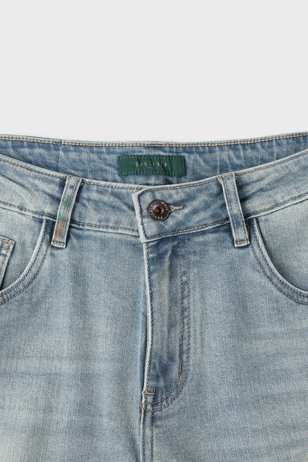 페인트 워싱 데님 진 M-QJEAN12는 남성용 데님 팬츠로, 캐주얼한 스타일을 연출하기 좋습니다. 부드러운 촉감과 신축성 좋은 면, 폴리에스터, 비스코스, 스판덱스 혼방 소재로 제작되어 편안한 착용감을 제공하며, 레귤러핏 또는 슬림핏으로 폭넓은 핏을 선택할 수 있습니다. 은은한 워싱과 페인트 디테일, 5포켓 디자인이 특징이며, 여름, 간절기, 겨울까지 활용 가능한 실용적인 아이템입니다.
