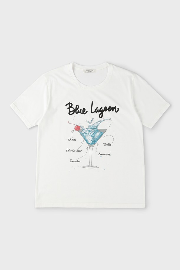 블루 라군 프린트 티셔츠 F-QTEE13은 시원한 화이트 컬러에 블루 라군 칵테일 그래픽 프린팅으로 포인트를 준 남성용 티셔츠입니다. 얇고 부드러운 면 소재로 제작되어 여름과 간절기에 쾌적하게 착용 가능하며, 슬림핏 라운드넥 디자인으로 캐주얼한 스타일을 연출합니다. 신축성이 좋아 편안한 착용감을 선사하며, 일상복으로 활용하기 좋습니다.

