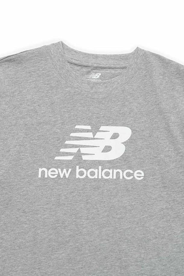 NEW BALANCE - 반팔 티셔츠 / 후디 - 뉴발란스 에센셜 스택 로고 코튼 반팔 그레이 MT31541-AG