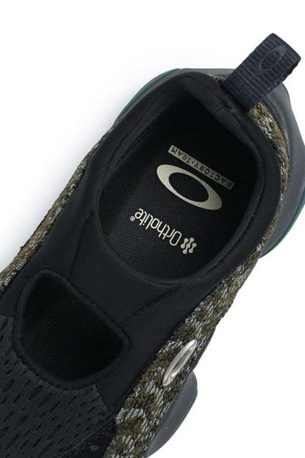 OAKLEY - 샌들/슬리퍼 - 오클리 팩토리팀 JACQUARD FLESH SANDAL 카모/블랙 BDF24S02004117NP04