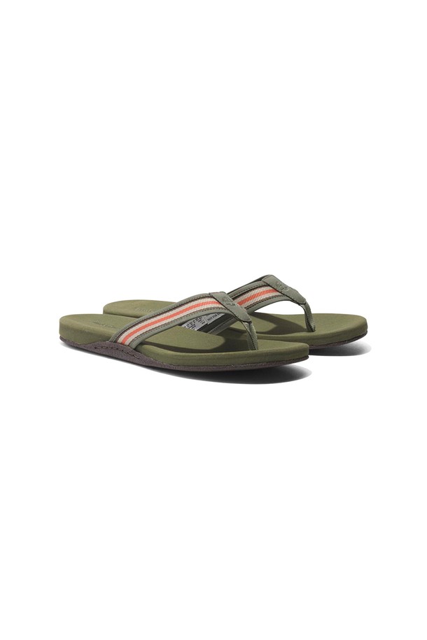 남성 시톤 베이 쪼리 카키_TB0A66MDL951는 여름철 일상 또는 여행 시 편안하게 착용하기 좋은 남성용 쪼리입니다. 고무 소재로 제작되어 가볍고 편안하며 오픈토 디자인으로 시원함을 더했습니다. 카키 컬러와 무지 패턴이 어우러져 캐주얼, 미니멀, 리조트 스타일의 다양한 여름 코디에 활용하기 좋습니다. 플랫 굽으로 제작되어 장시간 착용에도 발의 피로감을 덜어주며, 여름 바캉스룩, 휴가룩, 여행룩에 매치하여 스타일리시함을 더할 수 있습니다. 경량 비치 샌들로, 가볍게 신을 수 있어 활동적인 여름을 위한 완벽한 선택입니다.
