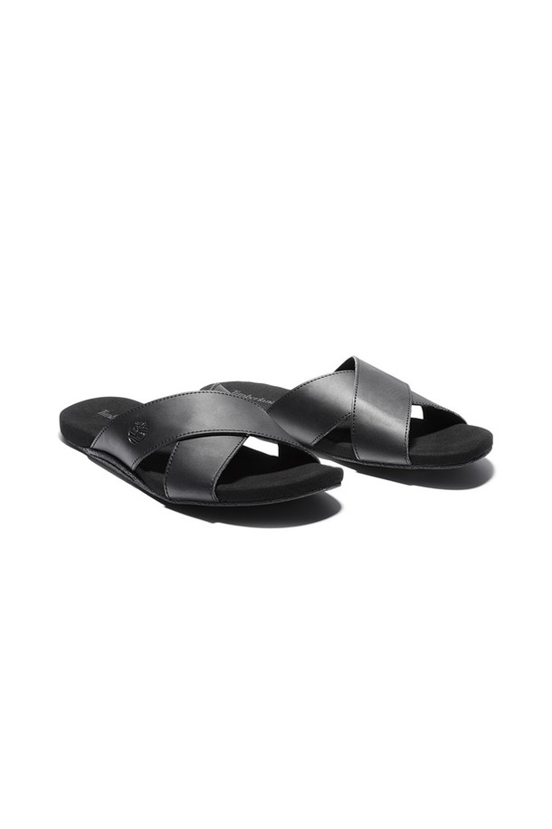 남성 시톤 베이 슬라이드_TB0A24Z50151는 여름 시즌을 위한 남성 샌들입니다. 블랙 색상의 가죽 소재로 제작되었으며, 오픈토 디자인과 슬라이드 형식이 특징입니다. 일상, 휴가, 리조트, 여행 등 다양한 TPO에 어울리며, 미니멀, 클래식, 리조트 스타일을 연출하기 좋습니다. 플랫 굽에 오픈형으로 편안하게 착용할 수 있으며, 발등을 가로지르는 크로스 탑라인이 돋보입니다.
