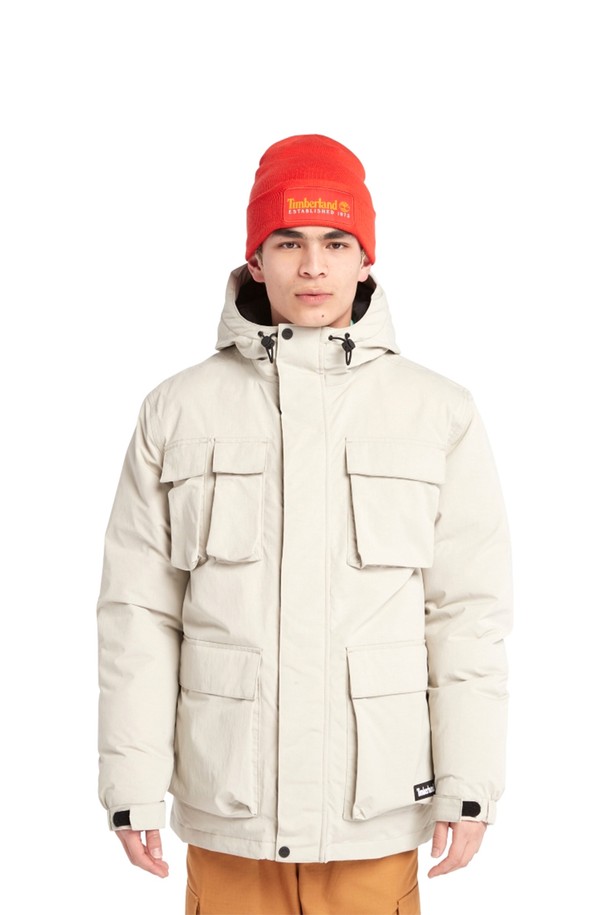 남성 하이브리드 점퍼 화이트_TB0A26SKCY21은 캐주얼, 스포티한 스타일을 연출하기 좋은 남성용 점퍼입니다. 겨울, 가을 시즌에 적합하며, 일상 및 산책, 여행 시 편안하게 착용할 수 있습니다. 레귤러 핏에 두꺼운 두께감으로 보온성을 높였으며, 무지 디자인에 집업 여밈 방식입니다. 후드와 포켓 디테일로 실용성을 더한 긴소매 점퍼입니다.
