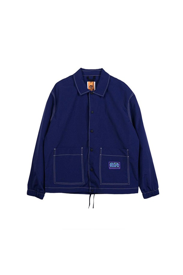 남성용 워터프루프 재킷 오션블루_TB0A4147EJ31는 아웃도어 활동과 일상생활 모두에 적합한 방수, 방풍 기능을 갖춘 재킷입니다. 얇은 두께와 레귤러 핏으로 봄, 가을에 편안하게 착용할 수 있으며, 스포티, 캐주얼, 미니멀한 스타일을 연출합니다. 집업 방식으로 간편하게 입고 벗을 수 있으며, 레귤러 기장의 긴소매 디자인입니다. 오션블루 컬러의 무지 패턴으로 어떤 옷에도 쉽게 매치할 수 있어 여행, 등산, 가을 나들이 룩에 활용하기 좋습니다. 나일론 소재로 제작되어 가볍고 활동성이 뛰어납니다.
