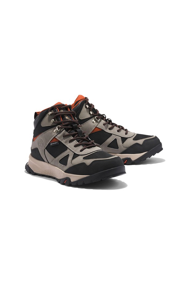 남성 LINCOLN PEAK 하이킹 부츠 그레이_TB0A2DZD1101은 하이킹 및 아웃도어 활동에 적합한 남성용 부츠입니다. 소가죽 소재를 사용하여 내구성을 높였으며, 사계절 모두 착용 가능합니다. 라운드 앞코에 레이스업 방식으로 편안하게 착용할 수 있으며, 하이탑 디자인으로 발목을 안정적으로 지지합니다. 그레이 색상에 무지 패턴으로 어떤 등산룩, 캠핑룩에도 잘 어울립니다. 고프코어, 워크웨어, 캐주얼 스타일을 즐기는 분들께 추천합니다.
