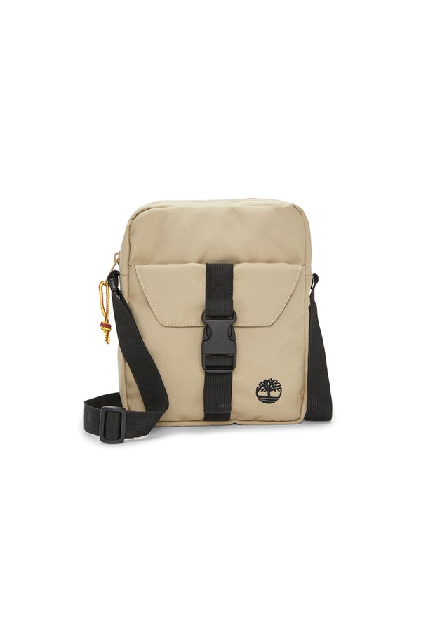 남녀 공용 올젠더 헤리티지 크로스 바디 백 베이지_TB0A6MENDH41은 미니멀, 캐주얼, 클래식 스타일을 아우르는 가방입니다. 부드러운 나일론 소재의 미디엄 사이즈 사각 크로스백으로, 베이지 색상에 무지 패턴이 특징입니다. 버클 디자인 장식과 지퍼형 잠금 방식으로 실용성을 더했으며, 크로스 스트랩과 로고 디테일로 포인트를 주었습니다. 사이즈 조절이 가능하여 일상생활에서 다양한 스타일로 활용할 수 있습니다.
