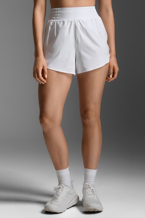 (여성) 에어로 하이 라이즈 4 인치 쇼츠_WR7458BWHT-SRF