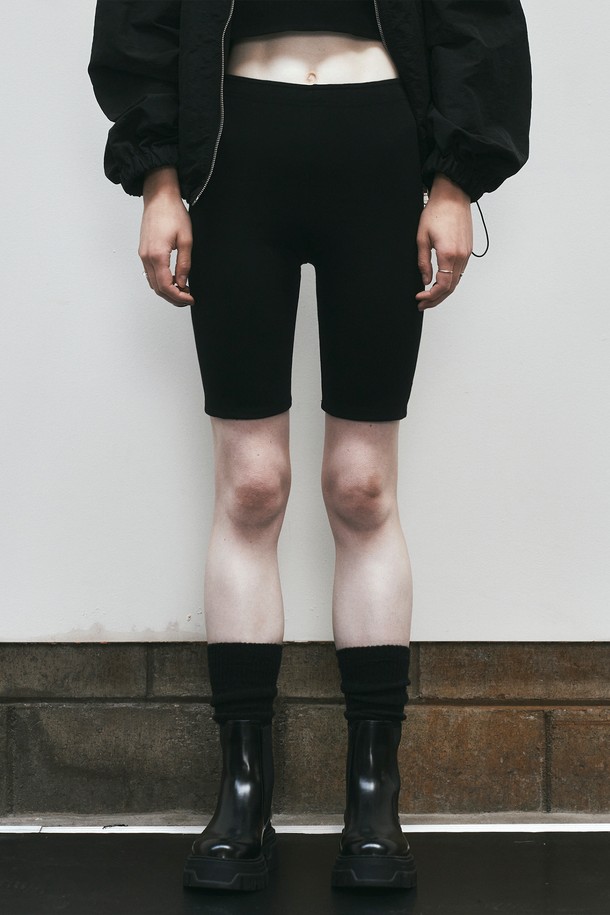 Neev - 쇼트팬츠 - [23FW] Minimal Stretchy Biker Shorts (Black)