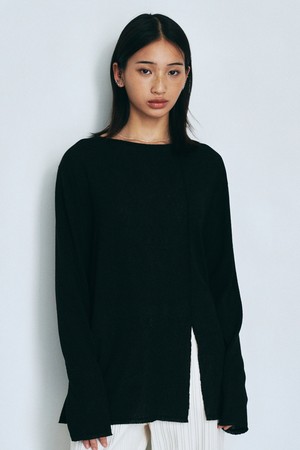 Unbalance Slit Point T-Shirt (Black)