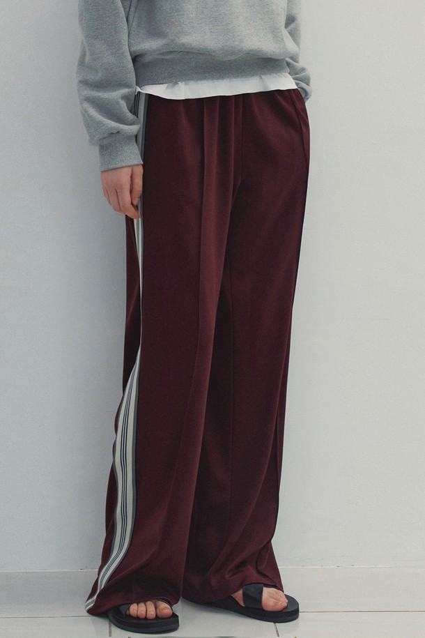 Neev - 트레이닝 팬츠/조거 - Wide Jersey Track Pants (Burgundy)