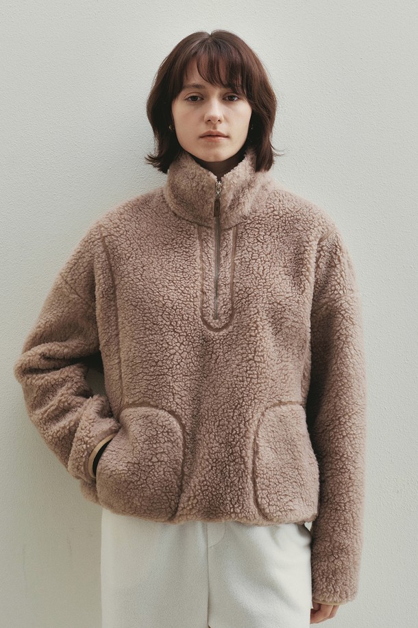 Neev - 긴팔티셔츠 / 후디 - High Neck String Boucle Fleece (Mocha)