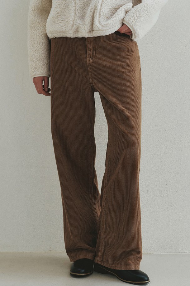 Neev - 팬츠 - Classic Wide Fit Corduroy Pants (Deep Beige)