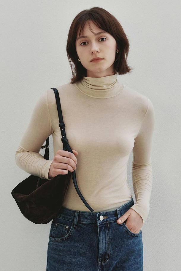 Neev - 긴팔티셔츠 / 후디 - Essential Slim Wool Turtle Neck Top (Cream)