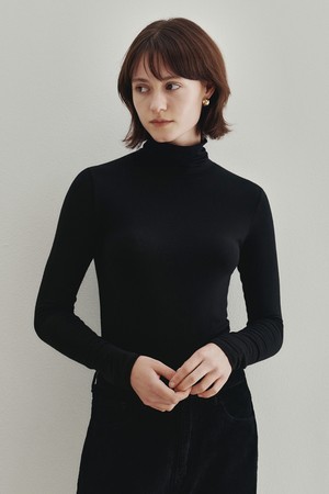 Essential Slim Wool Turtle Neck Top (Black)