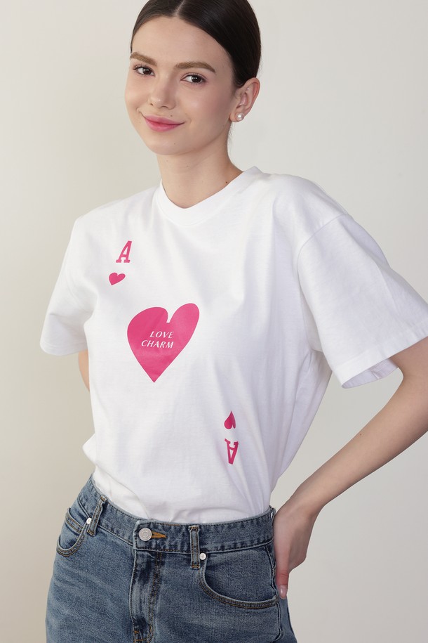 LOVECHARM - 반소매 티셔츠 - [러브참 하트 에이스 그래픽 티셔츠]Love Charm Ace of hearts Graphic T-shirt