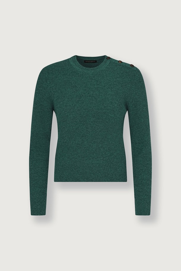 (W) 안테이 캐시미어 버튼 크루넥 2컬러는 부드러운 촉감과 두꺼운 두께로 겨울철 체온 조절에 도움을 주는 여성용 니트 스웨터입니다. 클래식한 스타일의 레귤러핏으로, 가을과 겨울 시즌 데일리룩, 카페룩, 모임룩에 활용하기 좋습니다. 브라운 컬러의 리브드 패턴으로 고급스러운 질감을 선사하며, 은은한 볼륨감을 더합니다. 천연 소뼈 단추와 리브 마감 디테일이 돋보이는 긴소매 크루넥 디자인입니다. 울과 캐시미어 혼방 소재로 제작되어 편안하고 따뜻하게 착용할 수 있습니다.
