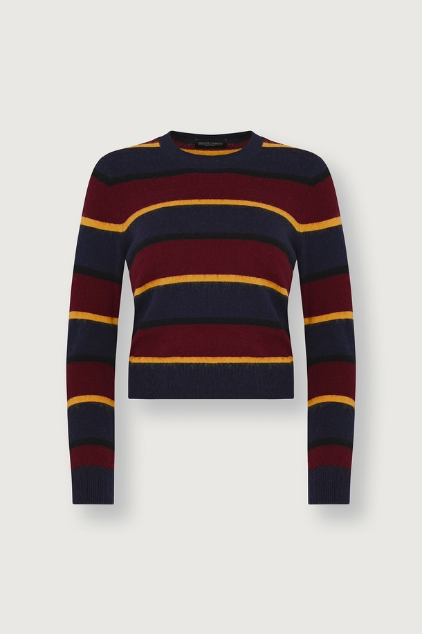 (W) 안테이 캐시미어 스트라이프 스웨터 [프러시안 네이비]는 여성용 캐시미어 소재의 스트라이프 패턴 크롭 스웨터입니다. 부드러운 촉감의 두꺼운 캐시미어 소재로 제작되어 가을, 겨울 시즌에 따뜻하게 착용할 수 있습니다. 프러시안 네이비, 버건디, 옐로우 3가지 색상으로 출시되었으며, 라운드넥과 긴 소매 디자인으로 캐주얼, 클래식, 미니멀 스타일을 연출하기 좋습니다. 데이트룩, 모임룩 등 다양한 TPO에 활용 가능하며 레귤러핏으로 편안하게 착용할 수 있습니다.
