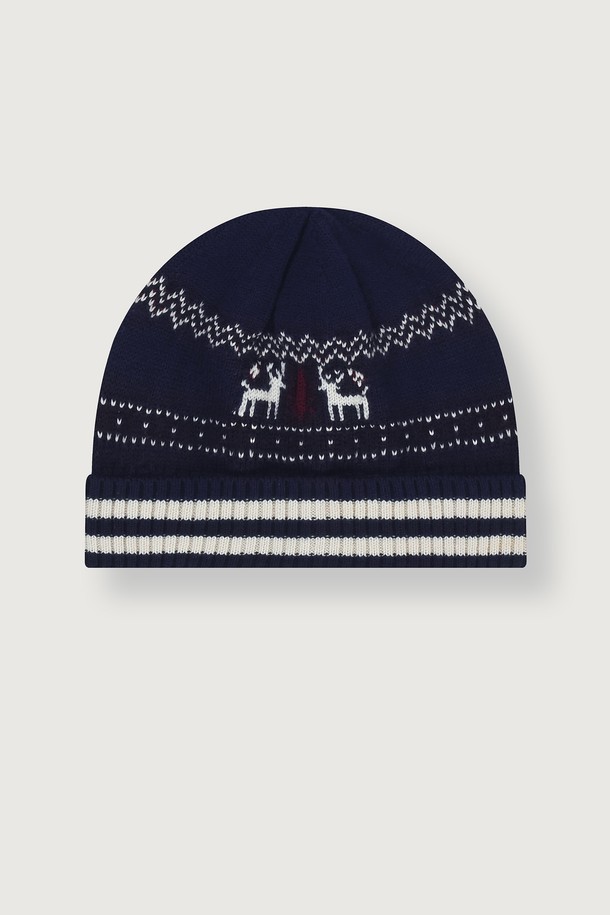 발투르 울 노르딕 비니 [이클립스 네이비]는 캐주얼, 클래식, 미니멀 스타일을 아우르는 공용 비니입니다. 가을과 겨울, 추운 계절에 적합하며, 부드러운 촉감과 두꺼운 두께로 뛰어난 보온성을 제공합니다. 네이비 컬러에 노르딕 스트라이프 패턴 니트 디자인으로 포인트를 더했습니다. 울 소재를 사용하여 고급스러움을 더했으며, 일반적인 모자 깊이로 편안하게 착용할 수 있습니다. 데일리룩에 포인트 아이템으로 활용하기 좋은, 세련된 디자인의 비니입니다.
