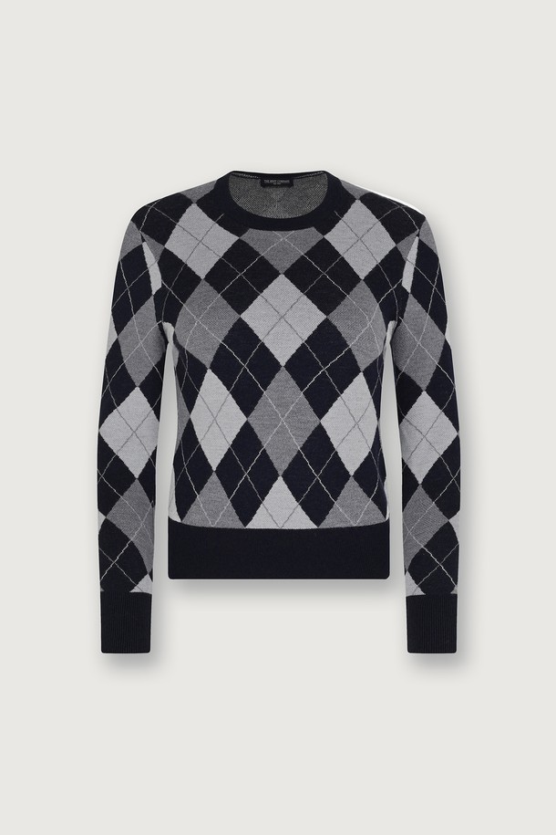 발투르 울 다이아 스웨터는 여성용 니트/스웨터로, 가을과 겨울에 따뜻하게 입을 수 있습니다. 네이비 컬러의 레귤러핏 라운드넥 긴소매 스웨터로, 일상복과 비즈니스룩 모두에 잘 어울립니다. 12GG 편직으로 제작되어 부드러운 촉감과 자연스러운 신축성을 제공하며, 17.5미크론 이하 메리노 울 소재로 보온성과 흡습성을 높였습니다. 클래식하고 베이직한 아가일 패턴과 두꺼운 두께감으로, 오피스룩, 비즈니스 캐주얼, 겨울 데일리룩 등 다양한 TPO에 활용 가능합니다.
