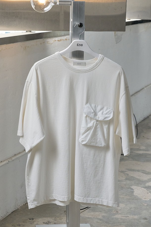 EZIO - 반팔티셔츠 - Big Pocket T-Shirt_White