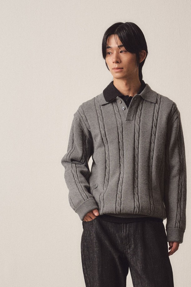 EZIO - 스웨터 - Cable 3-Button Collar Casual Knit_Charcoal