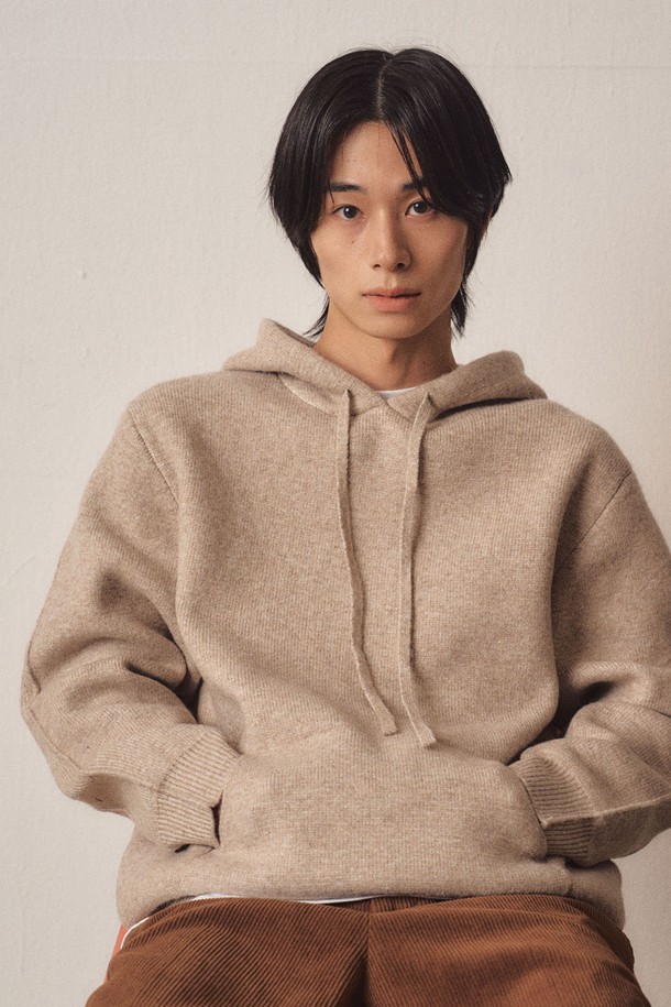 EZIO - 스웨터 - Milano Elbow Patch Hoodie Knit_Beige