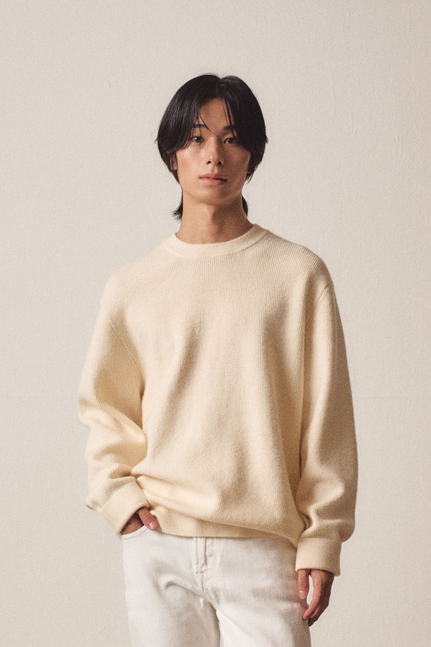 EZIO - 스웨터 - Soft Filling Round Knit_Ivory