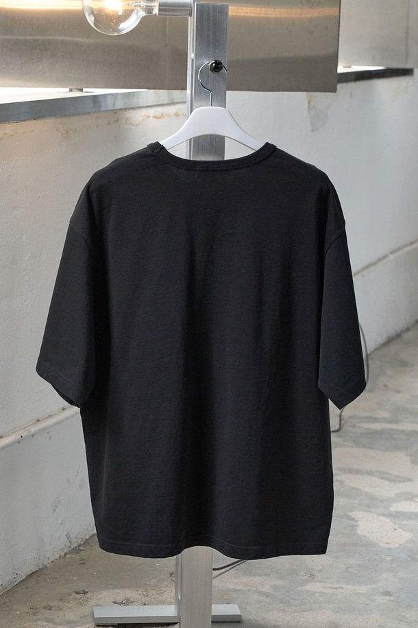 EZIO - 반팔티셔츠 - Big Pocket T-Shirt_Black