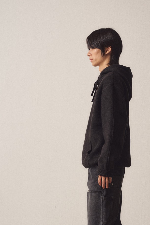 EZIO - 스웨터 - Milano Elbow Patch Hoodie Knit_Black